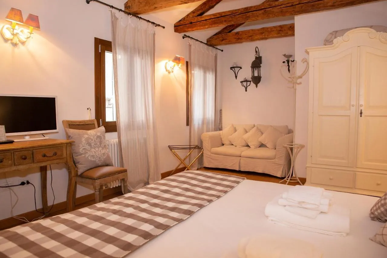 ***  Rigoletto Charm Bed & Breakfast Venice Italy